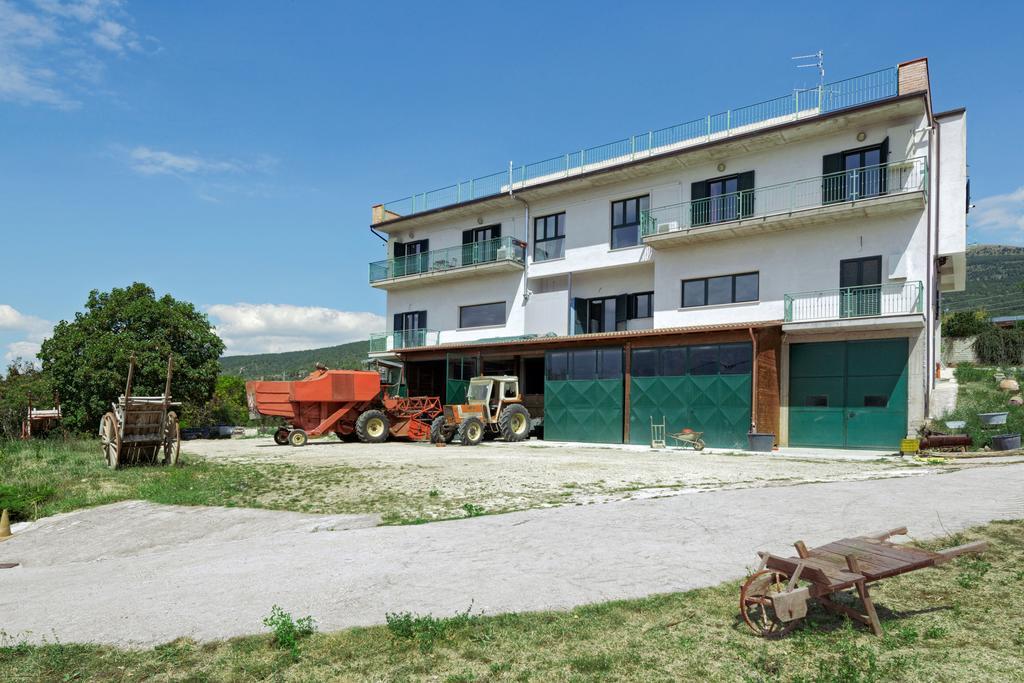 Agriturismo Statale 17 Poggio Picenze エクステリア 写真
