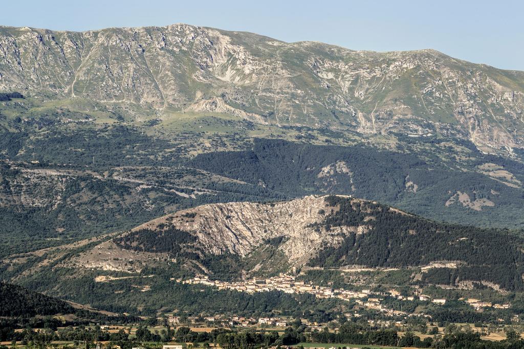 Agriturismo Statale 17 Poggio Picenze エクステリア 写真